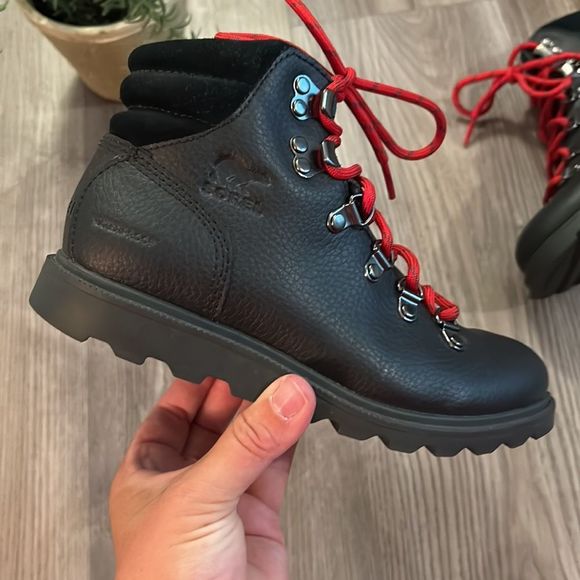 BRAND NEW BOYS SOREL BLACK LEATHER WATERPROOF MADSON HIKING BOOT SIZE 2 - Picture 3 of 8